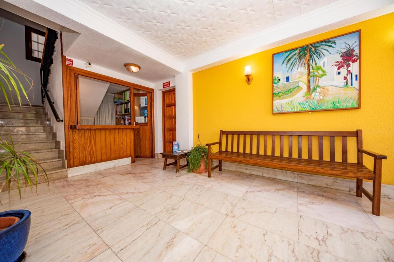 Hostal Y Apartamentos Santa Eulalia Санта Еулалия дел Рио Екстериор снимка