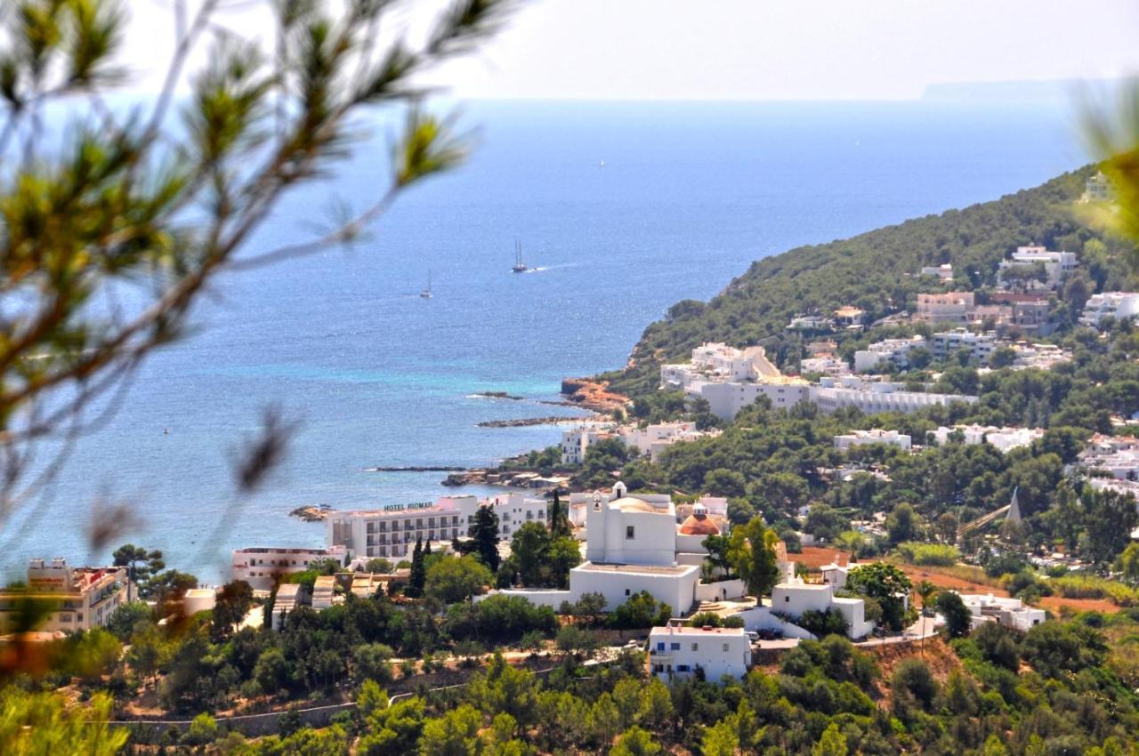 Hostal Y Apartamentos Santa Eulalia Санта Еулалия дел Рио Екстериор снимка