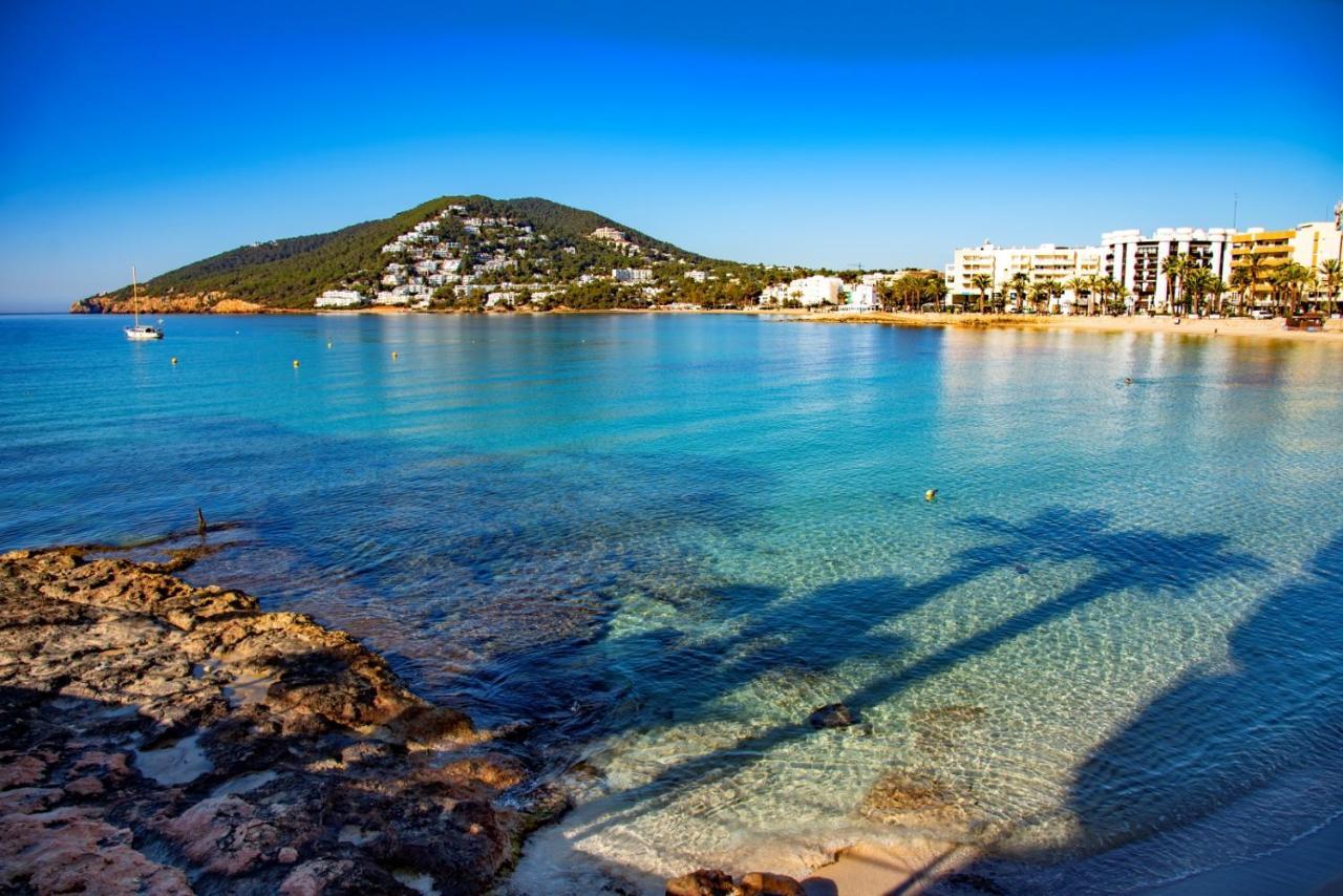 Hostal Y Apartamentos Santa Eulalia Санта Еулалия дел Рио Екстериор снимка