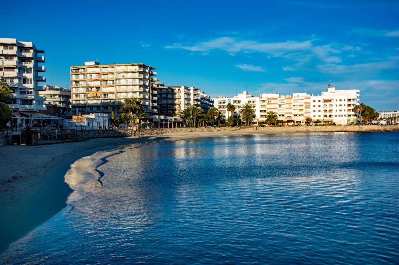 Hostal Y Apartamentos Santa Eulalia Санта Еулалия дел Рио Екстериор снимка